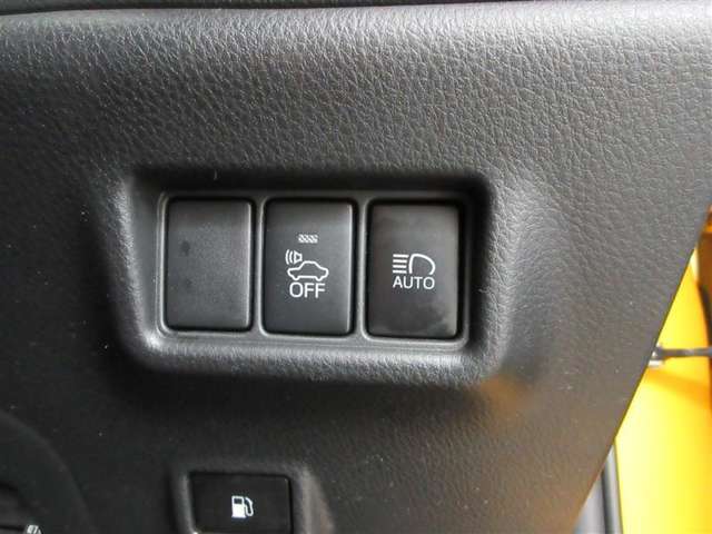 トヨタの予防安全パッケージであるトヨタセーフティセンスを装備しています！「オートマチックハイビームスイッチ」、「車両接近通報一時停止スイッチ」なども装備。