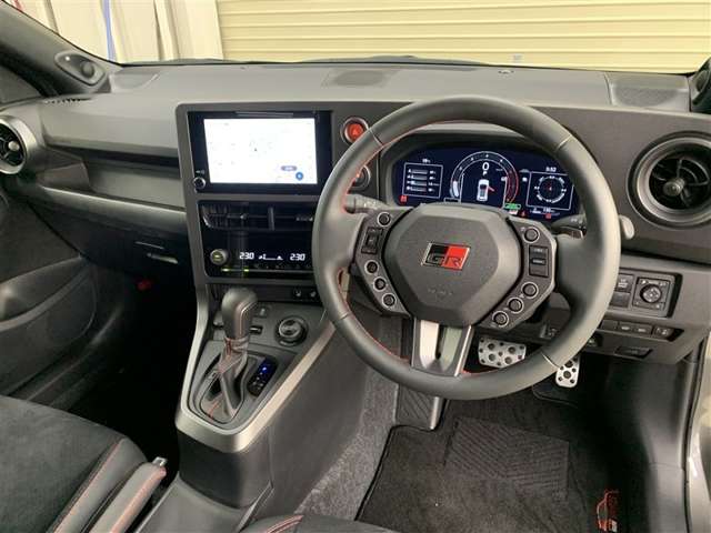 �h���C�u�ւ̋C���������܂�A�X�^�C���b�V���ȃR�b�N�s�b�g�B