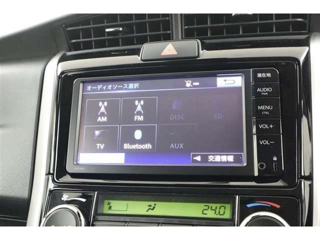 �wBluetooth�@�\�t���x�X�}�[�g�t�H���ȂǂƘA�g�����邱�ƂŁA���i�g�тŕ����Ă��鉹�y���Ԃ̃X�s�[�J�[�Œ����Ȃ���^�]�����Ă������������\�ł��I