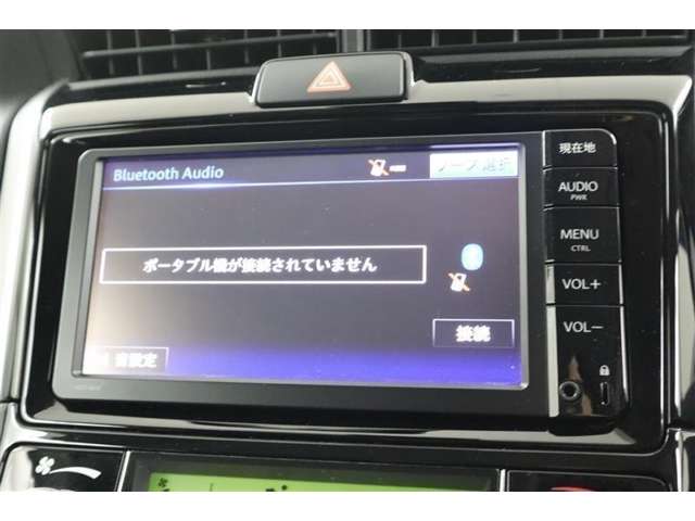 �wBluetooth�@�\�t���x�X�}�[�g�t�H���ȂǂƘA�g�����邱�ƂŁA���i�g�тŕ����Ă��鉹�y���Ԃ̃X�s�[�J�[�Œ����Ȃ���^�]�����Ă������������\�ł��I