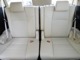 サードシートには、左右両サイドに簡単に跳ね上げて格納できるスペースアップ機能を採用。乗車人数や荷物の量・サイズ・形状にフレキシブルに対応します。