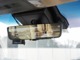 メーカーオプション★デジタルインナーミラー・・車両後方カメラの映像をインナーミラー内のディスプレイに表示。視界を遮るものがない映像による後方の安全確認を可能としました。