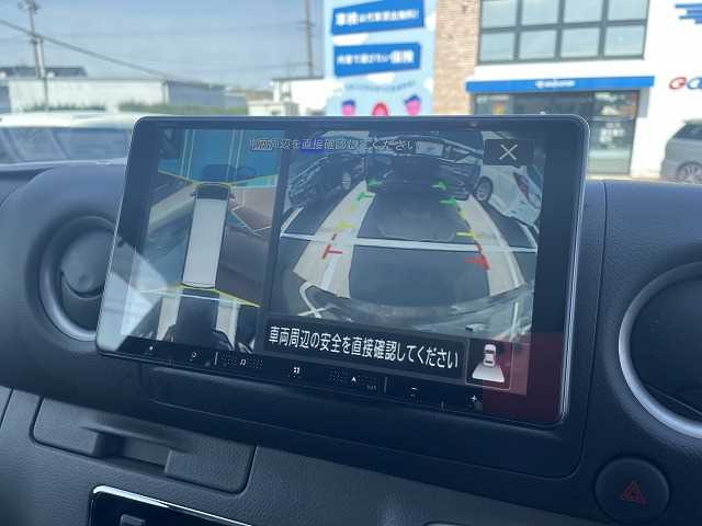 【全周囲モニター】を装備しております。リアカメラの映像がカラーで映し出されますので日々の駐車も安心安全です。