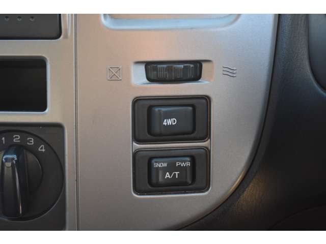 日産 キャラバン 3.0 DX ロングボディ ディーゼルターボ 4WD PS PW AT 積載1000Kg ディーゼル 大阪府の詳細画像 その15