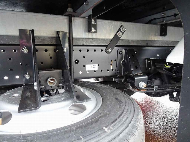 いすゞ エルフ 2t 高床 標準ロング 低温冷凍車 格納ゲート付 新潟県の詳細画像 その10