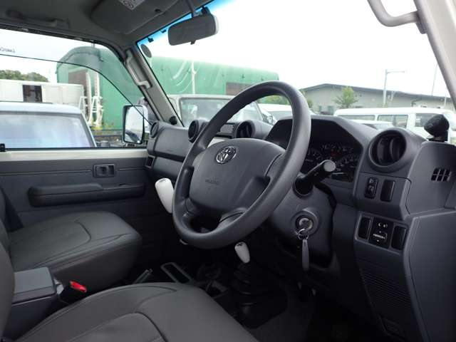 トヨタ ランドクルーザー70ピックアップ 4.0 4WD 社外ホイール リフトアップ公認 ETC 兵庫県の詳細画像 その12