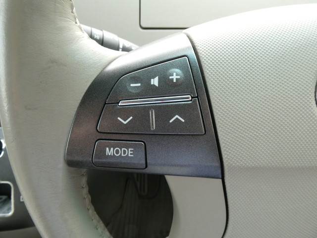 ステアリングスイッチにより運転中も、お手元で簡単にオーディオ操作が可能です♪