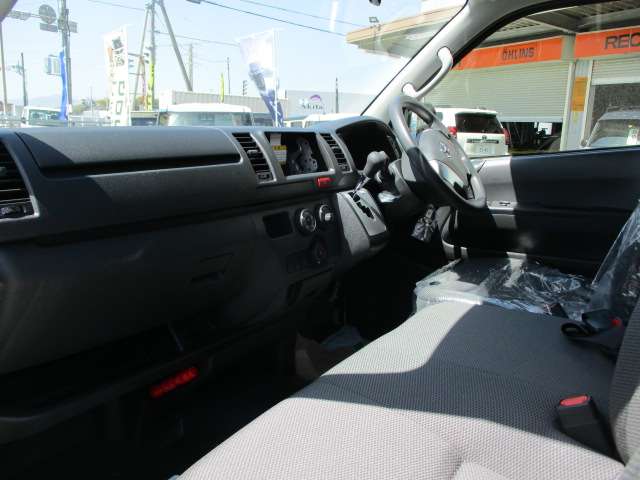 トヨタ ハイエースバン 2.8 DX ロング ディーゼルターボ 登録済み未使用車 三重県の詳細画像 その10