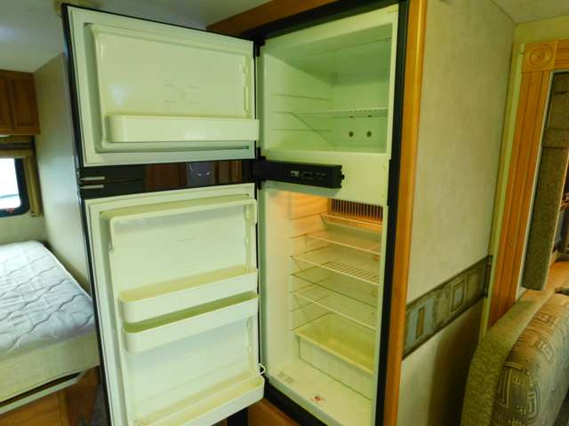 ２ドア大型冷蔵庫　ACとガスの２ウェイ
