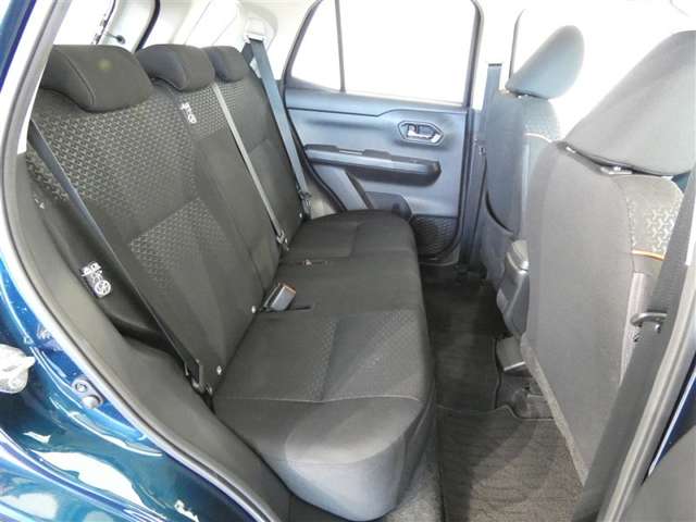 ゆとりある広々とした車内空間は、ドライブを始め買い物やレジャーなど、幅広く活躍します。一人でもみんなとでもお出かけを楽しみましょう！