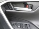 運転を交代する時に便利な２パターンまで記憶ができるドライビングポジションスイッチ。　運転席ドア側パワーウィンドウ・ドアミラースイッチ。