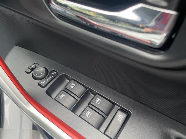 運転しながら操作しやすいように各種ボタンが設置されています♪ストレスのない快適なドライブに必須です！