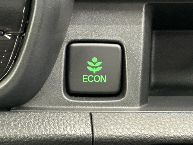 エンジンやエアコンなどを協調制御し燃費の向上に有効なＥＣＯＮスイッチ付きです！