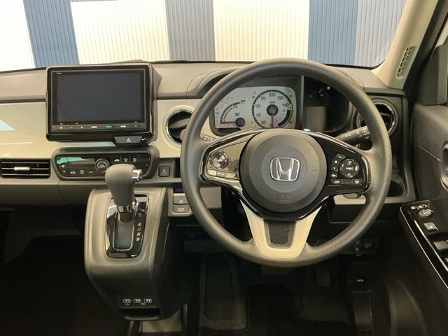 運転しやすいインパネ周りです！見やすいレイアウトで快適なドライブをサポートします！