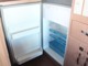 冷蔵庫です！いつでも冷たい飲み物をお飲みいただけますよ♪１２Vサブバッテリーより電力供給しています。