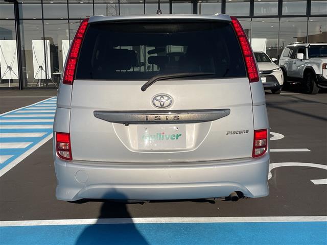 2008 Toyota Isis – thumbnail 26