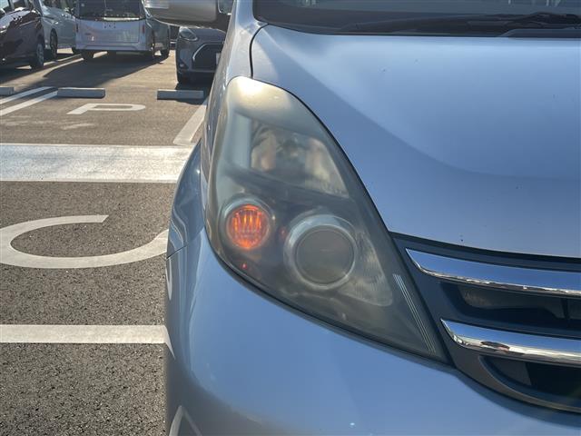 2008 Toyota Isis – thumbnail 35