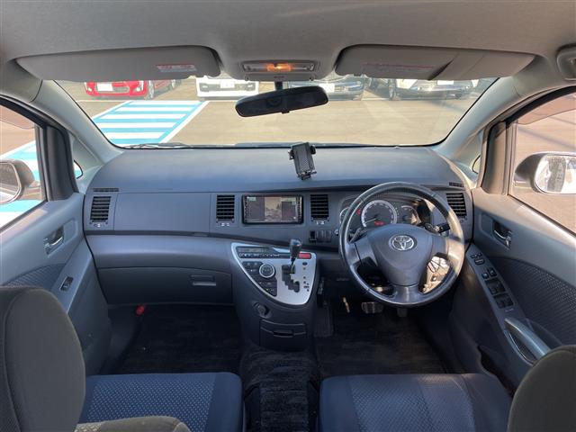 2008 Toyota Isis – thumbnail 44