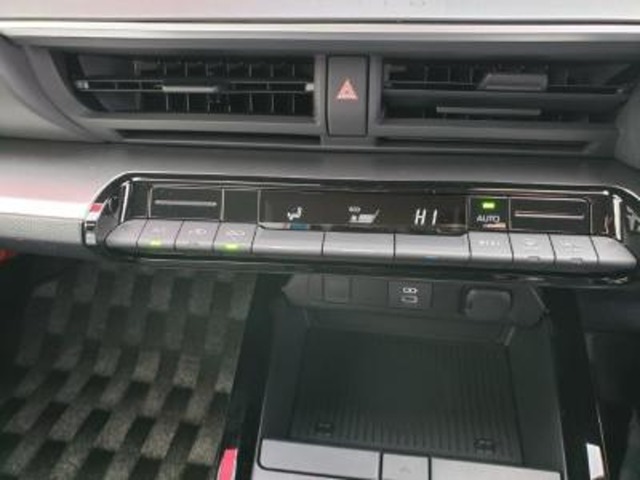 トヨタ プリウス 1.8 X E-Four 4WD 地デジメモリーナビ 新潟県の詳細画像 その12