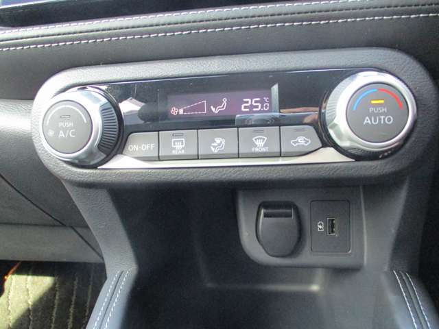 【オートエアコン】室内の温度管理もできる優れものです！快適ドライブに必需品ですね！