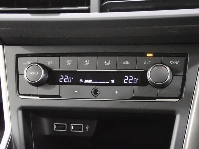 運転席と助手席、別々に温度調整か出来る操作ダイヤル付き2ゾーンのフルオートエアコンです。