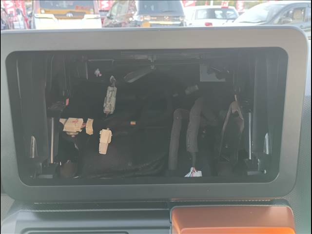 ４ＷＤ☆禁煙☆走行２．６万キロ☆衝突軽減ブレーキ☆オートハイビーム☆車線逸脱警報☆前席シートヒーター☆スカイフィールトップ☆スマートキー☆プッシュスタート☆オートホールド☆ＬＥＤライト☆ＬＥＤフォグ☆