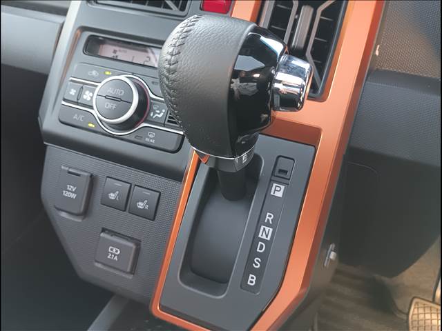 ４ＷＤ☆禁煙☆走行２．６万キロ☆衝突軽減ブレーキ☆オートハイビーム☆車線逸脱警報☆前席シートヒーター☆スカイフィールトップ☆スマートキー☆プッシュスタート☆オートホールド☆ＬＥＤライト☆ＬＥＤフォグ☆