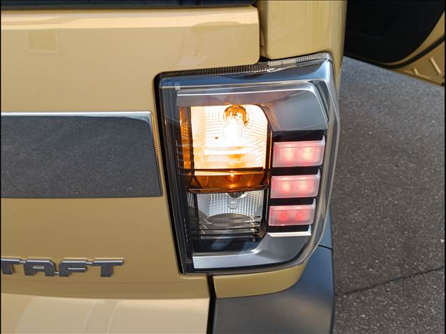 ４ＷＤ☆禁煙☆走行２．６万キロ☆衝突軽減ブレーキ☆オートハイビーム☆車線逸脱警報☆前席シートヒーター☆スカイフィールトップ☆スマートキー☆プッシュスタート☆オートホールド☆ＬＥＤライト☆ＬＥＤフォグ☆