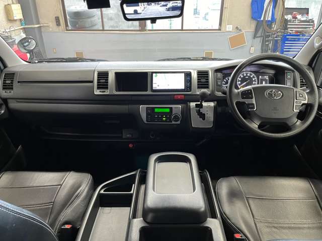 トヨタ ハイエース 2.7 GL ロング ミドルルーフ ベッドキット 専用テーブル 後席モニター 埼玉県の詳細画像 その20