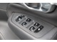 運転席ドア操作部では、電動格納ミラーの開閉、ロック開閉、すべての窓の自動開閉操作が可能です。