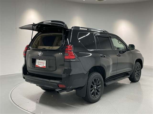 ガラスハッチで後方に余裕がない狭い駐車場などでの開閉が可能になります。