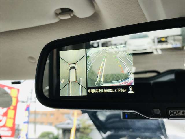 ★【全周囲カメラ】運転席から画面上で安全確認ができます。駐車が苦手な方にもオススメな便利機能です★