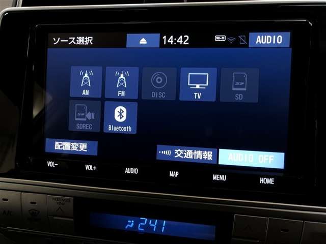 ラジオ、フルセグテレビ、CD再生、DVD再生、SD再生(音楽/動画)、SD録音(別途SDカードが必要です)、Bluetoothオーディオが使用可能です。詳しい仕様については展示店舗までお尋ねください。