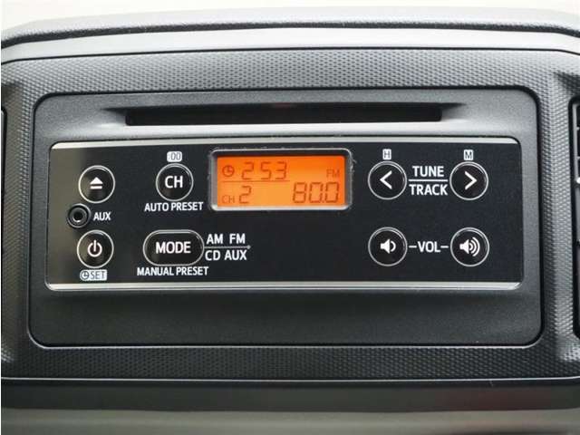 オーディオはラジオとCD、メディア接続のできるチューナーです。