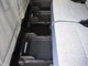 リアシート座面下には引き出し式の収納ボックスが付いています！