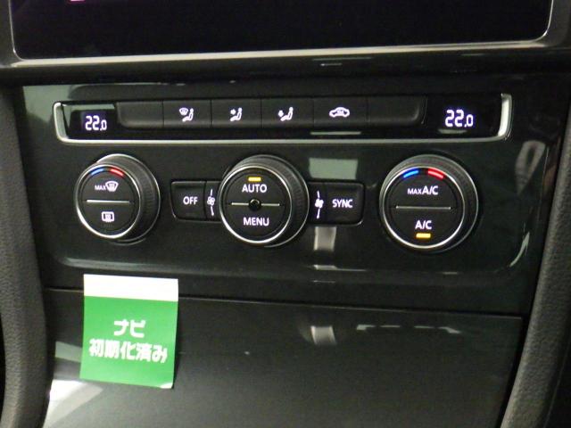 2ゾーンフルオートエアコン。運転席、助手席それぞれ独立して温度管理が可能です。花粉やダストを除去するフレッシュエアフィルターも装備され、クリーンな室内環境を保ちます。