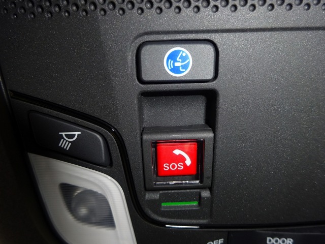 エアバック展開時自動通報や緊急時にボタンひとつで緊急サポートセンターに繋がる『Honda CONNECT』対応です!安心・快適なカーライフを実現します。詳しくはHondaホームページをご覧ください。