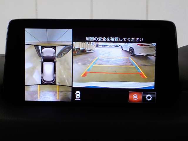 【360°ビューモニター】バックモニターが同時に表示。車の周囲を確認することができます。死角の確認や狭い場所・知らない場所でも安心です。