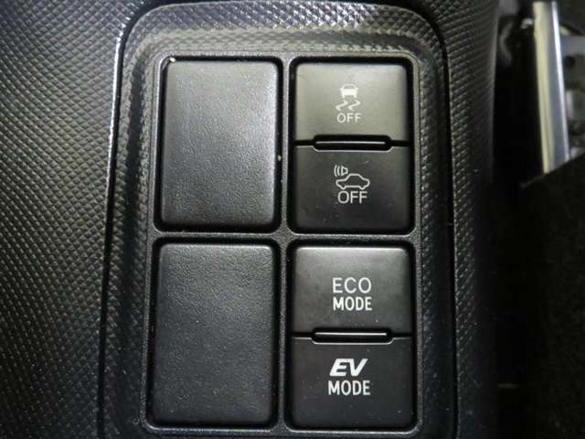 VSC OFFスイッチ、車両接近通報一時停止スイッチエコモードスイッチ、EVドライブモードスイッチ。