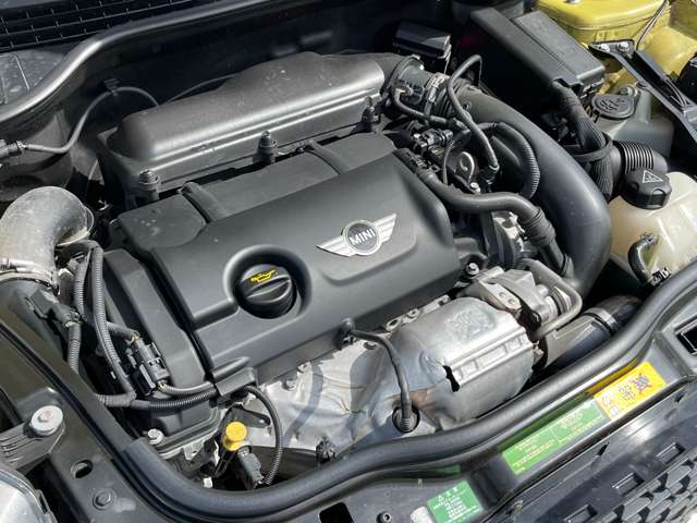 エンジンはどのように変化したかと言うと、BMWが採用していたバルブトロニックとエネルギー回生システムが搭載されました！