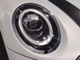 フロントのフォグライトのデザインもミニの特徴です。フォグライトは、マリリン・モンローの目の下のホクロにヒントを得たものです。