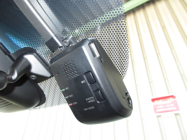 今は、自分を守るのは自分の時代です！ドライブレコーダーは必需品ですね！使うことの無い事が良いのですが・・・ドラレコ使用時には別途ＳＤカードが必要になります