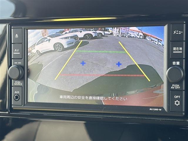 【バックモニター】死角が少なく後方をしっかり確認できるので、安心して駐車が可能です。