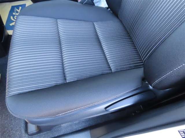トヨタ高品質Car洗浄「まるまるクリン」は、３つのルームクリンと３つのボディクリンで内外装をまるごと本格洗浄。ボディもシートも車内も、隅々まで爽やかキレイです。