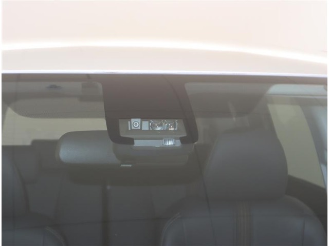 サポカーとは、衝突被害軽減ブレーキに加えて、ペダル踏み間違い時加速抑制装置※を搭載したクルマが対象となります。詳しくは販売店スタッフまでおたずねください。※マニュアル車は除く