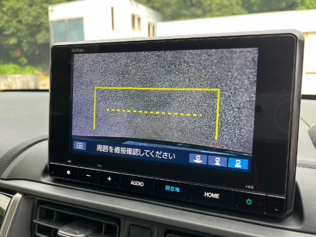 ★リアカメラ★　バックに入れると自動でバックカメラに切り替わります。運転が苦手な方でも安心して車庫入れができます