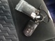 スマートキーです。バッグやポケットに携帯していれば、キーを取り出さなくてもドアの解錠・施錠ができます。エンジンの始動はブレーキを踏みながらパワースイッチをワンプッシュするだけです。