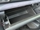 充分な容量のあるグローブボックスです。車検証や説明書等の保管も安心です。