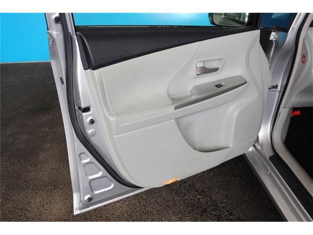 2011 Toyota Prius Alpha – thumbnail 44
