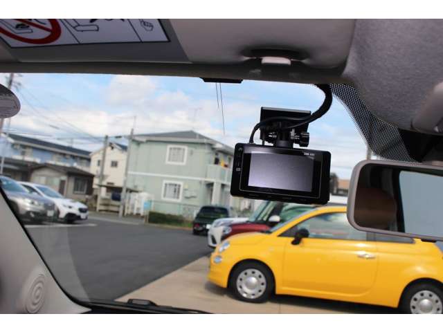 前後カメラタイプドライブレコーダー（コムテックZDR025）装着車